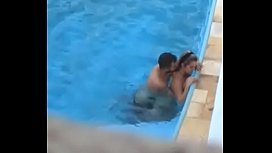 Flagra Na Piscina Da Loirinha Trepando Namorado V Deos De Flagras